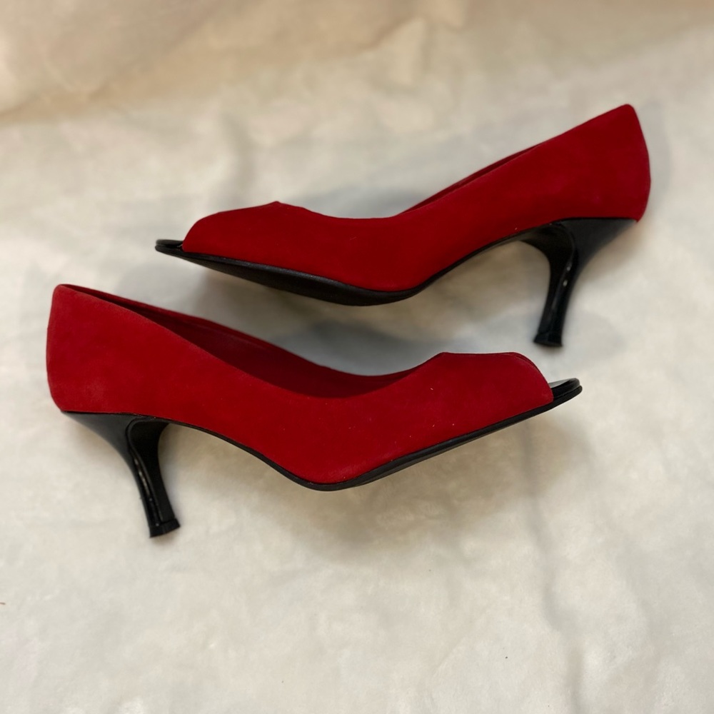 EUC - EAST 5th BRAND PISA IN RED SIZE 8M